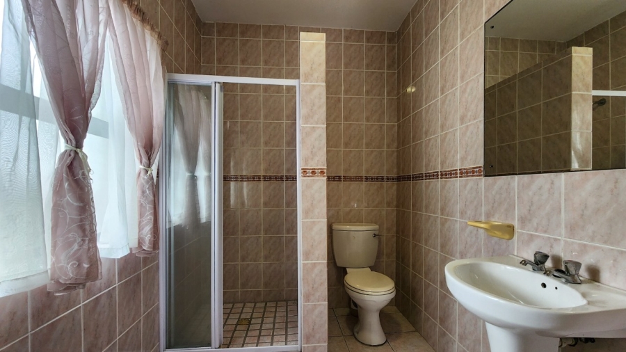 To Let 6 Bedroom Property for Rent in Sunset Beach Western Cape